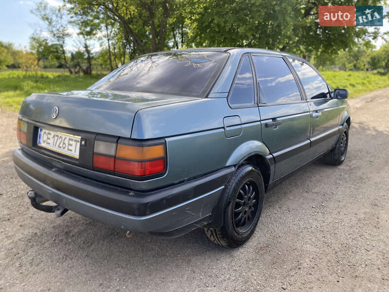 Седан Volkswagen Passat 1988 в Стрию