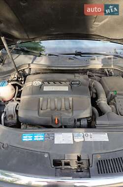 Універсал Volkswagen Passat 2009 в 