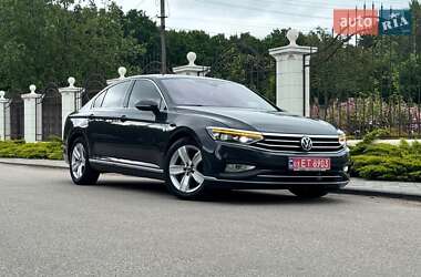 Седан Volkswagen Passat 2020 в Виннице