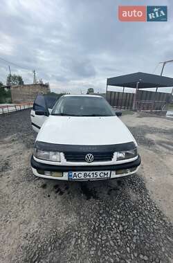 Седан Volkswagen Passat 1996 в Иваничах