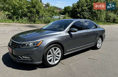 Седан Volkswagen Passat 2016 в Киеве