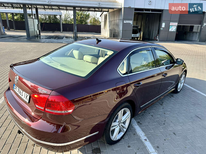 Седан Volkswagen Passat 2012 в Києві
