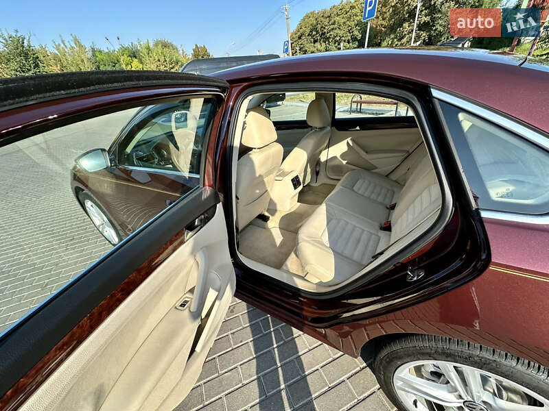 Седан Volkswagen Passat 2012 в Києві