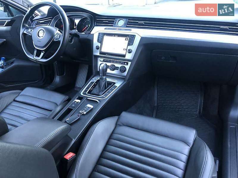 Универсал Volkswagen Passat 2017 в Киеве