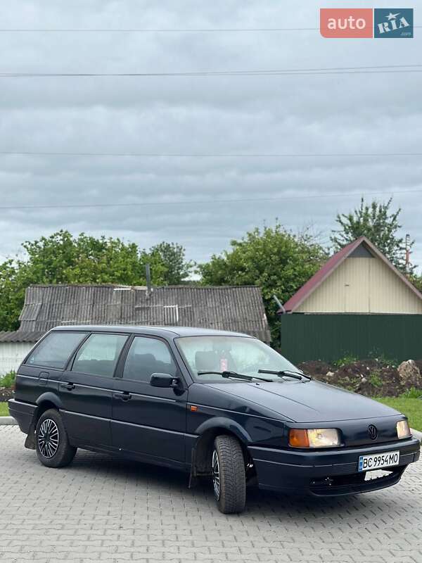 Універсал Volkswagen Passat 1992 в Шумську