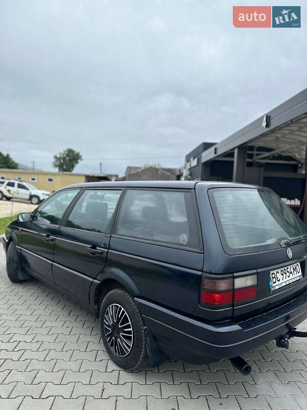 Універсал Volkswagen Passat 1992 в Шумську