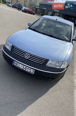 Седан Volkswagen Passat 1999 в Киеве