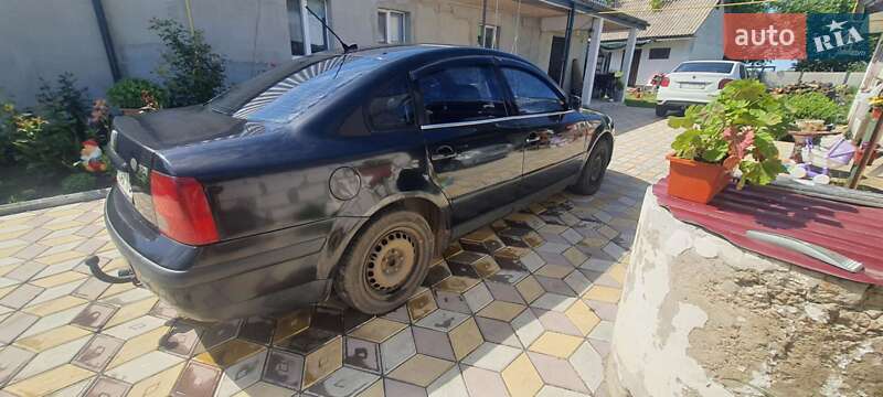 Седан Volkswagen Passat 1998 в Умані
