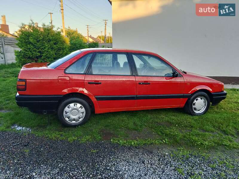Седан Volkswagen Passat 1992 в Рівному