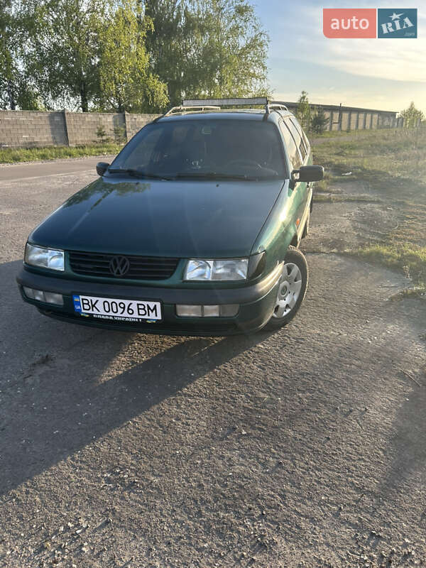 Универсал Volkswagen Passat 1995 в 