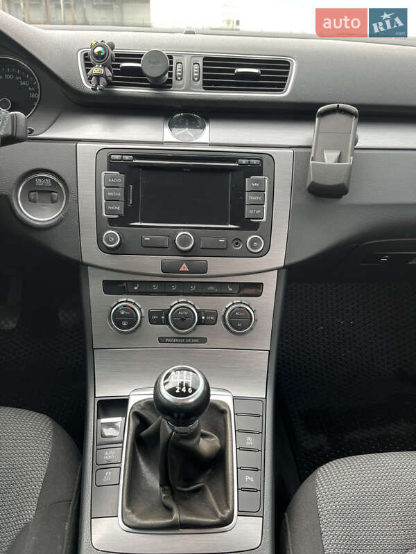 Універсал Volkswagen Passat 2012 в Коростені