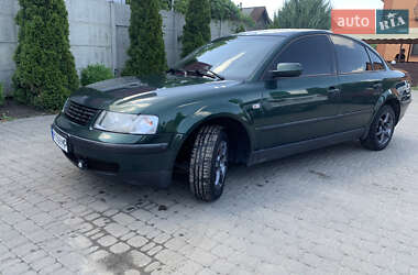 Седан Volkswagen Passat 1997 в Дергачах
