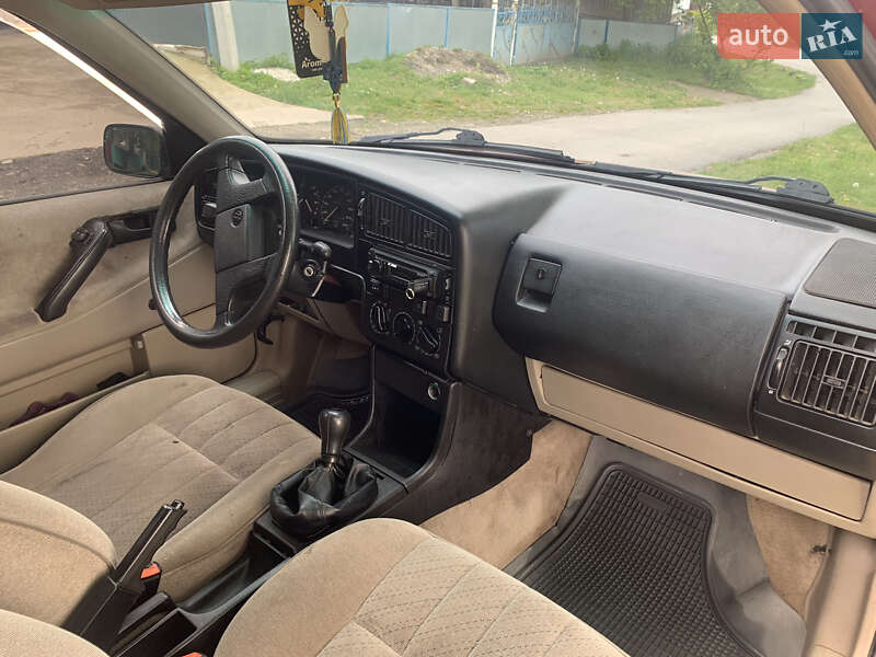 Седан Volkswagen Passat 1992 в Черновцах