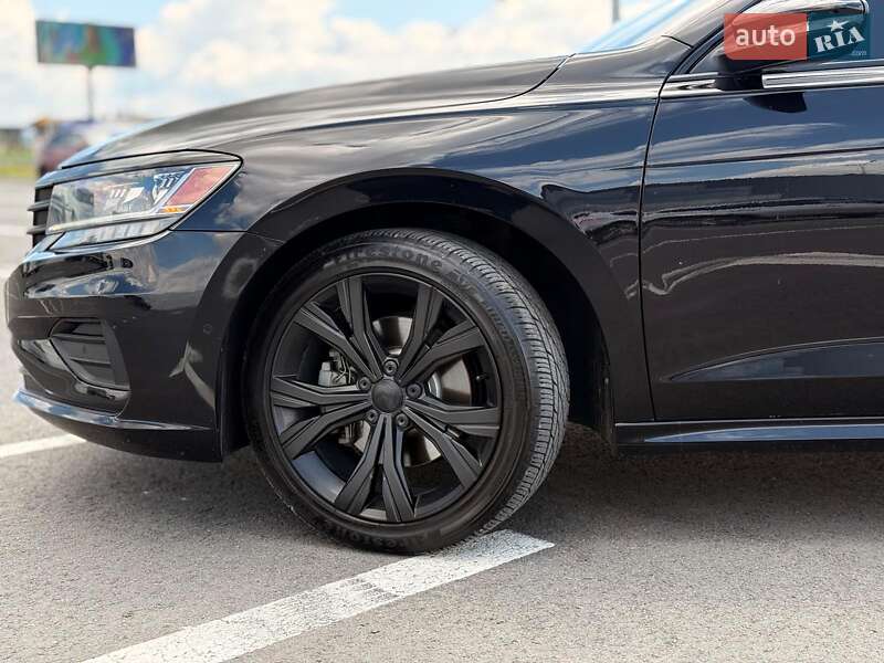 Седан Volkswagen Passat 2020 в Львове