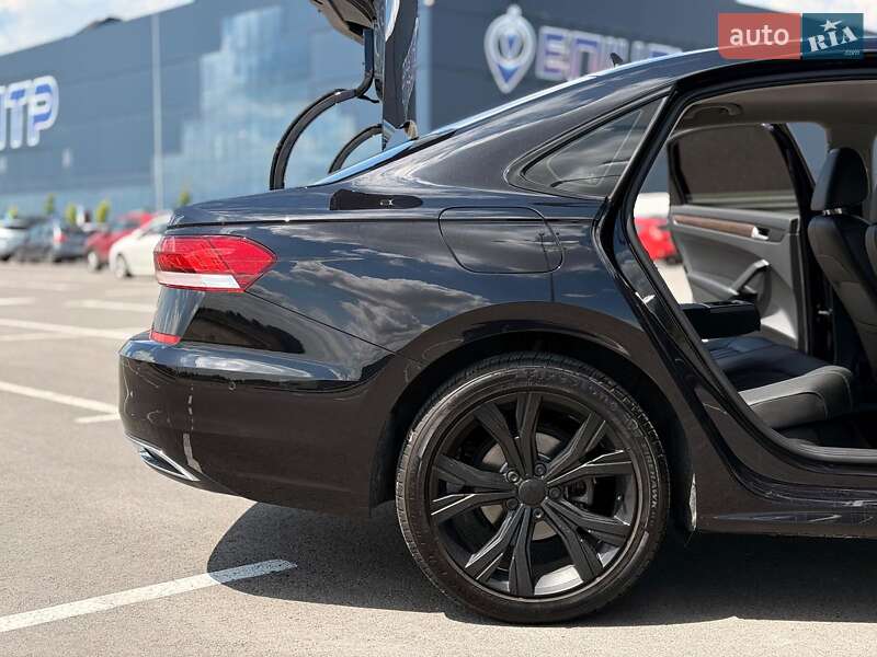Седан Volkswagen Passat 2020 в Львове