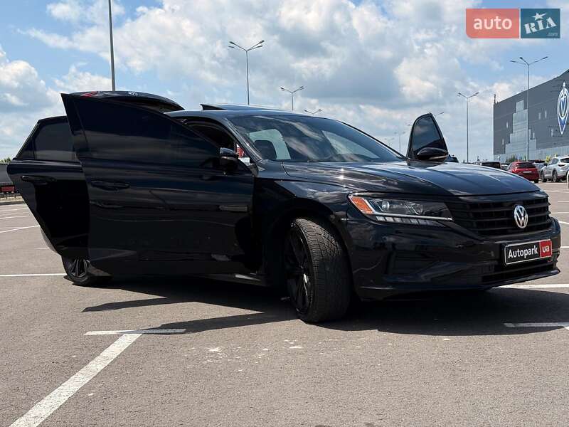 Седан Volkswagen Passat 2020 в Львове