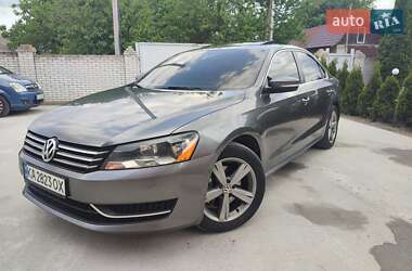 Седан Volkswagen Passat 2012 в Києві