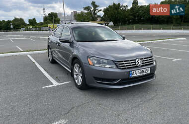 Седан Volkswagen Passat 2012 в Киеве