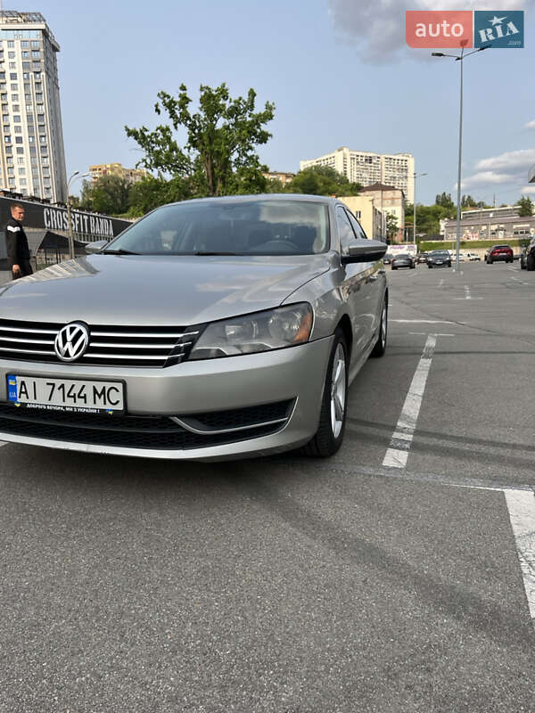 Седан Volkswagen Passat 2012 в Киеве