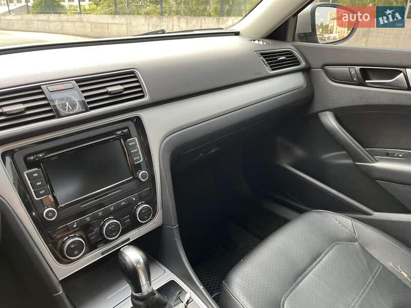 Седан Volkswagen Passat 2012 в Киеве