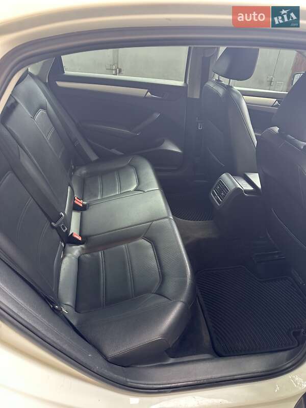 Седан Volkswagen Passat 2012 в Одессе