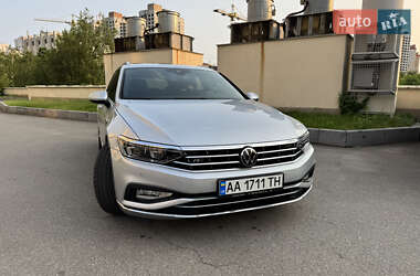 Универсал Volkswagen Passat 2022 в 