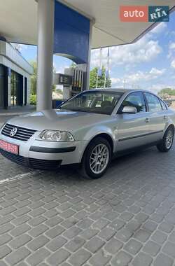 Седан Volkswagen Passat 2002 в Луцке
