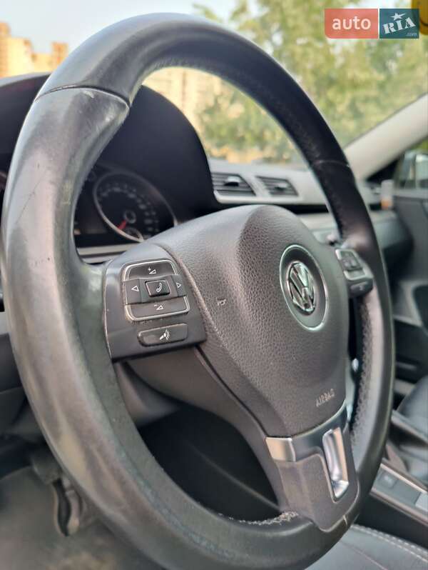 Универсал Volkswagen Passat 2014 в Киеве