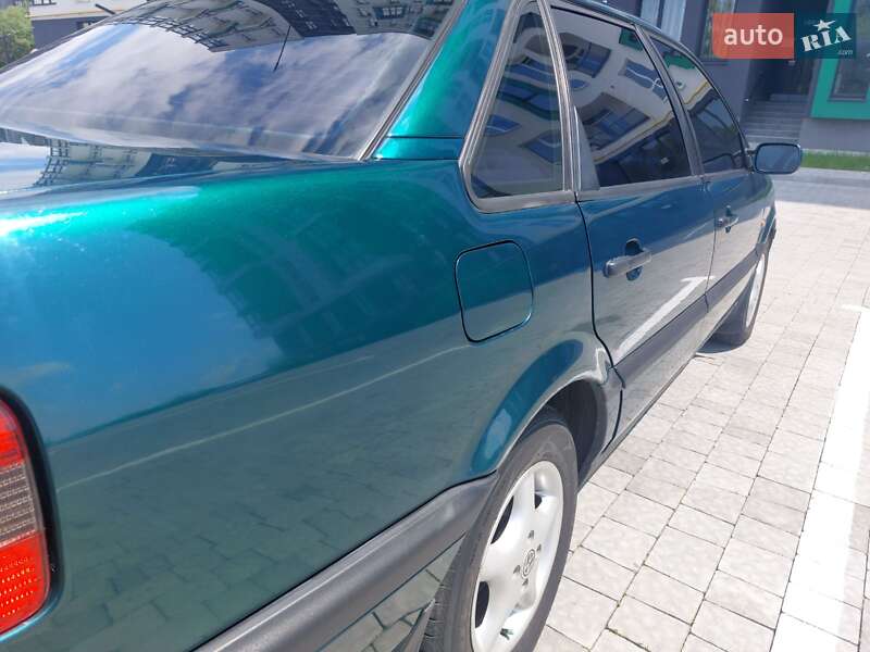 Седан Volkswagen Passat 1996 в Львові