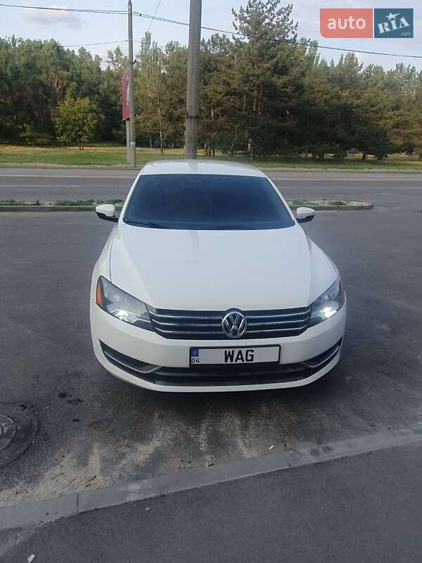 Седан Volkswagen Passat 2013 в Дніпрі