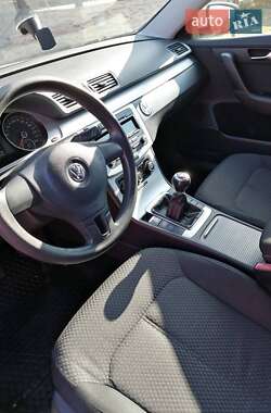 Универсал Volkswagen Passat 2012 в 