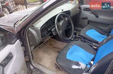 Седан Volkswagen Passat 1992 в 