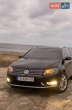 Універсал Volkswagen Passat 2011 в Чернігові