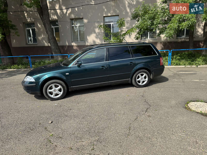 Універсал Volkswagen Passat 2001 в 