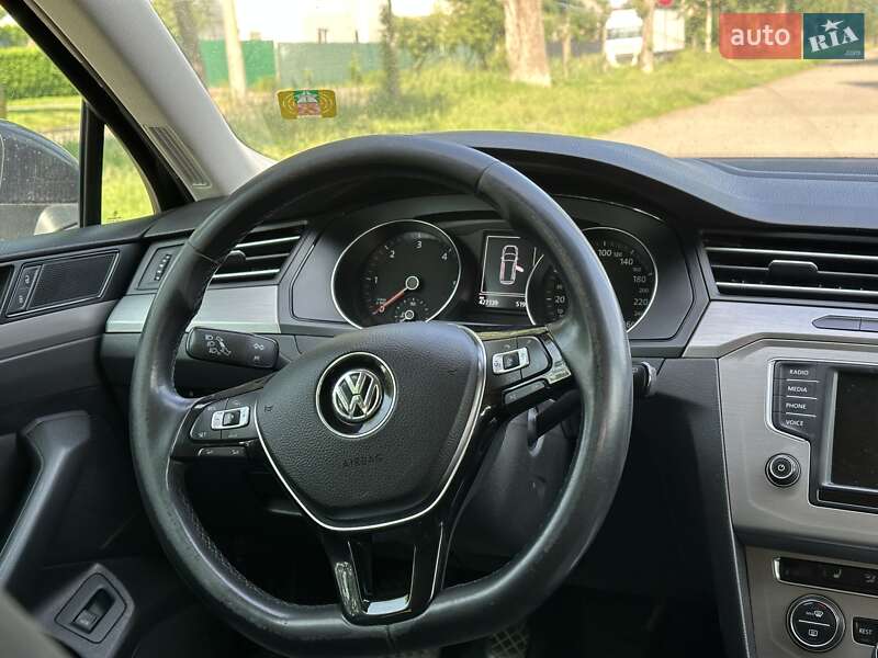 Универсал Volkswagen Passat 2015 в Киеве