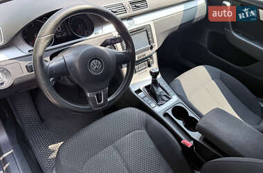 Універсал Volkswagen Passat 2011 в 