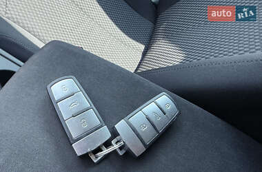 Універсал Volkswagen Passat 2011 в 
