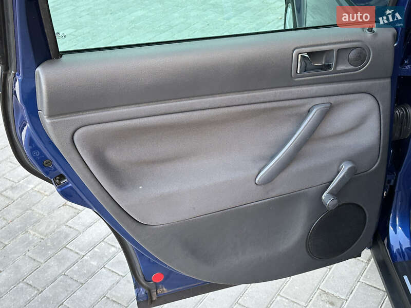 Седан Volkswagen Passat 2004 в Вінниці