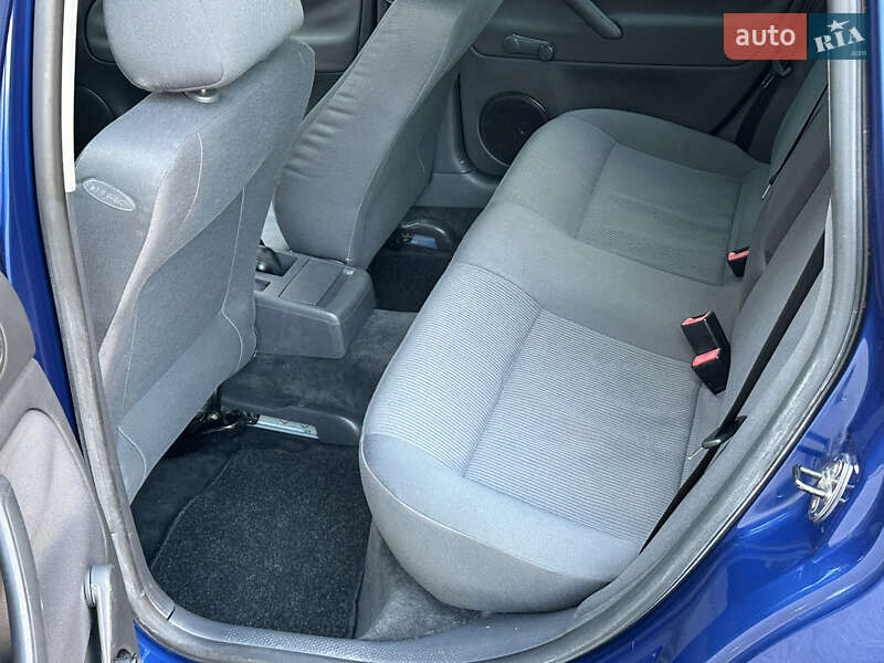 Седан Volkswagen Passat 2004 в Вінниці