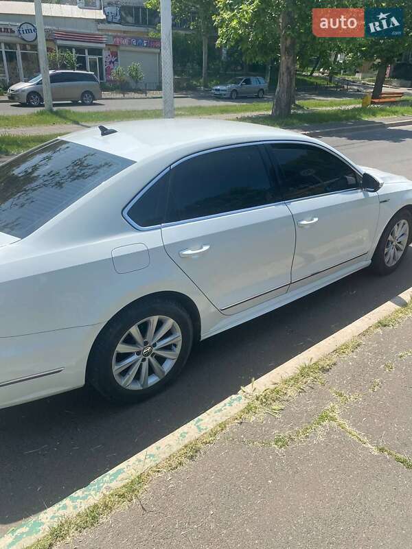 Седан Volkswagen Passat 2016 в Одессе