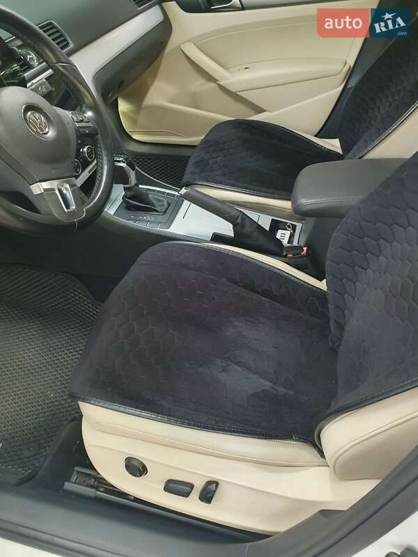 Седан Volkswagen Passat 2013 в Дніпрі