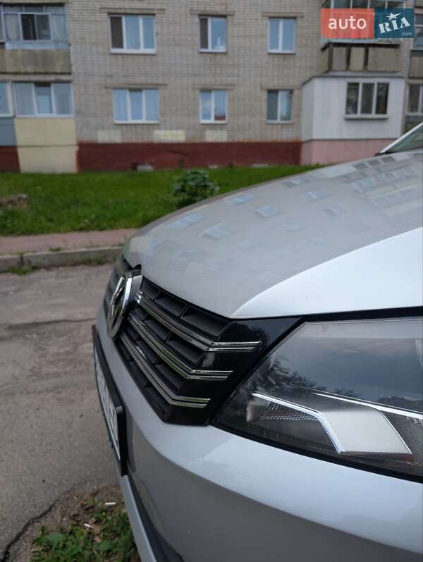 Седан Volkswagen Passat 2012 в Чернигове