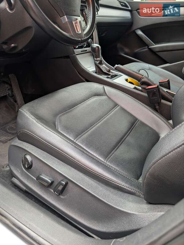 Седан Volkswagen Passat 2012 в Чернигове