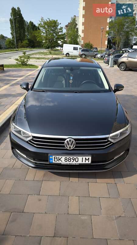 Универсал Volkswagen Passat 2015 в Вараше