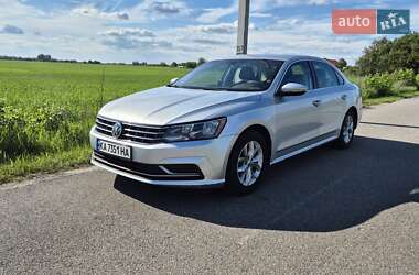 Седан Volkswagen Passat 2016 в Киеве