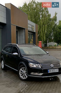 Универсал Volkswagen Passat 2012 в Ровно