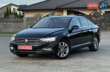 Седан Volkswagen Passat 2020 в Рівному