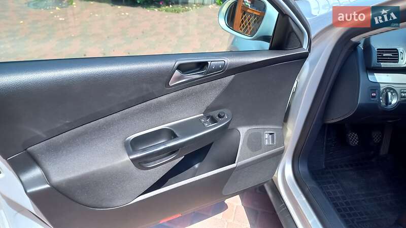 Универсал Volkswagen Passat 2010 в Миргороде
