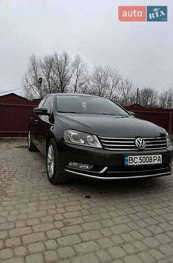 Седан Volkswagen Passat 2014 в Стрые