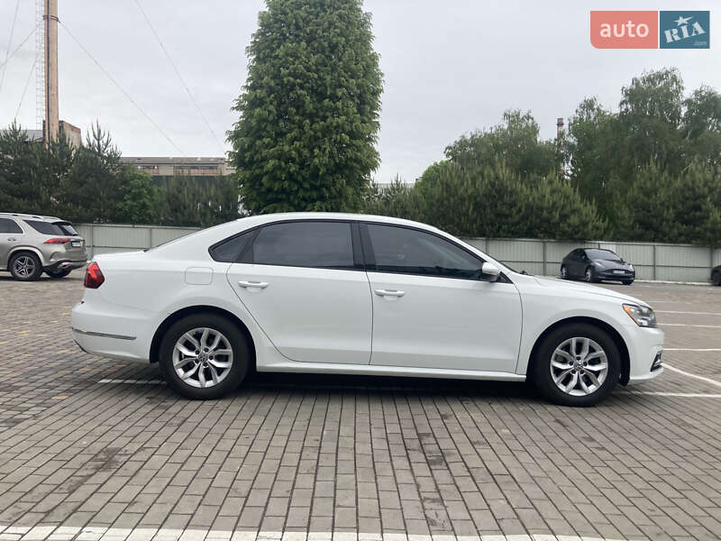 Седан Volkswagen Passat 2018 в Луцке